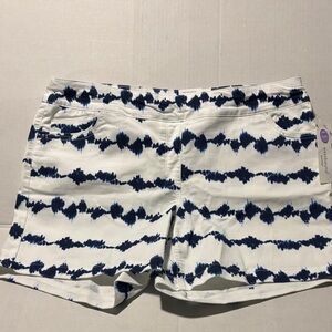 Chic Navy and White Patterned Women's Shorts